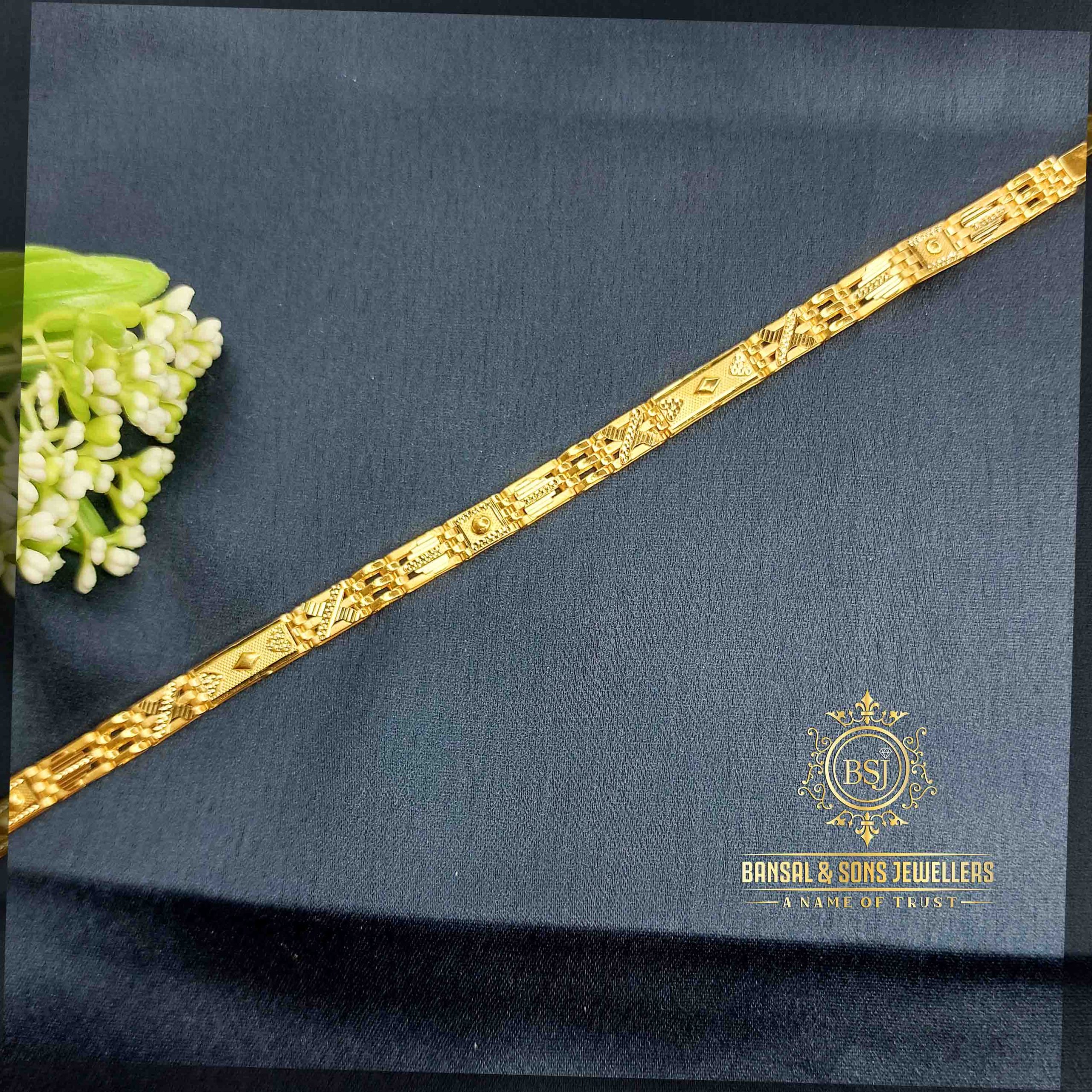 14.Gold gents bracelet