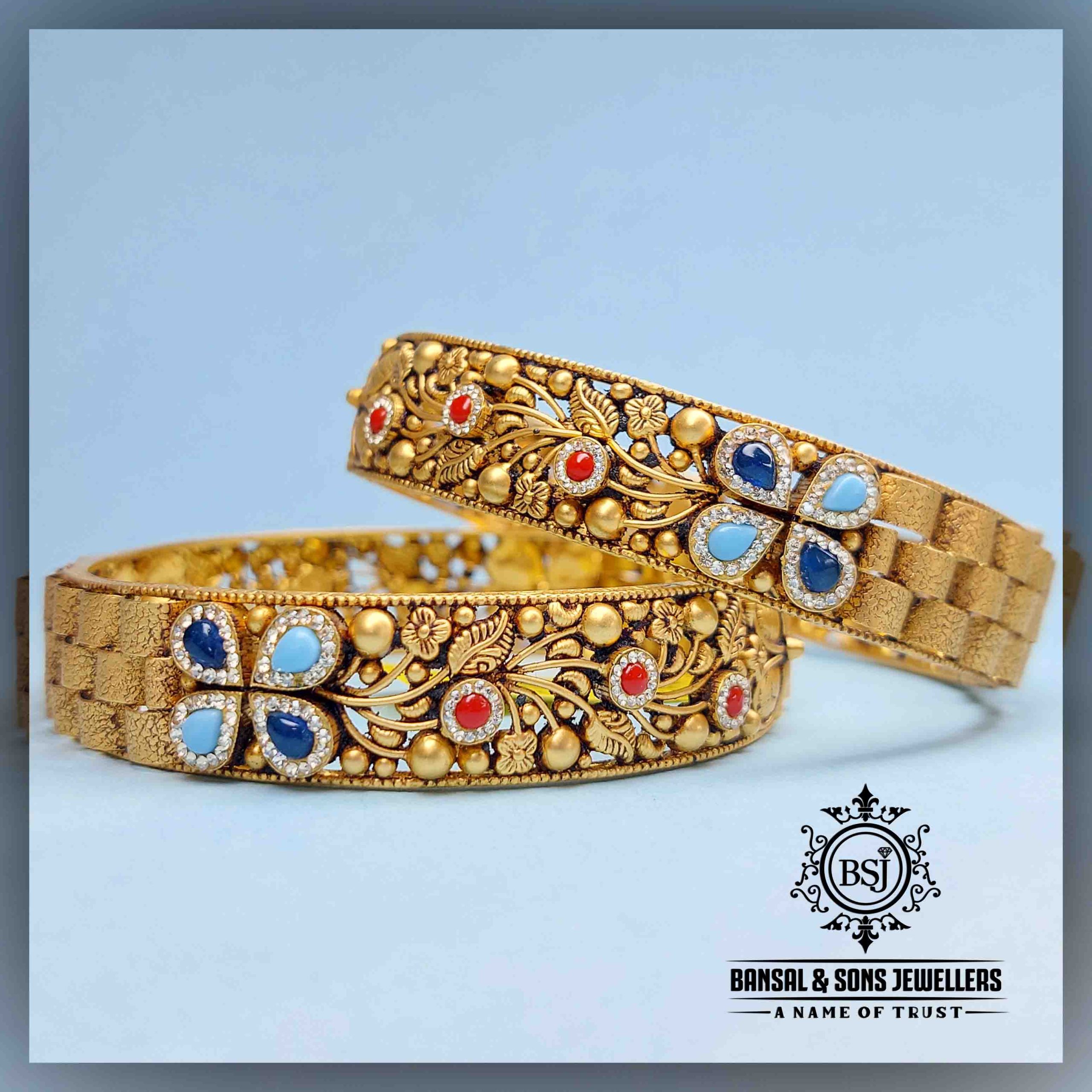 12. Antique bangle - Image 4