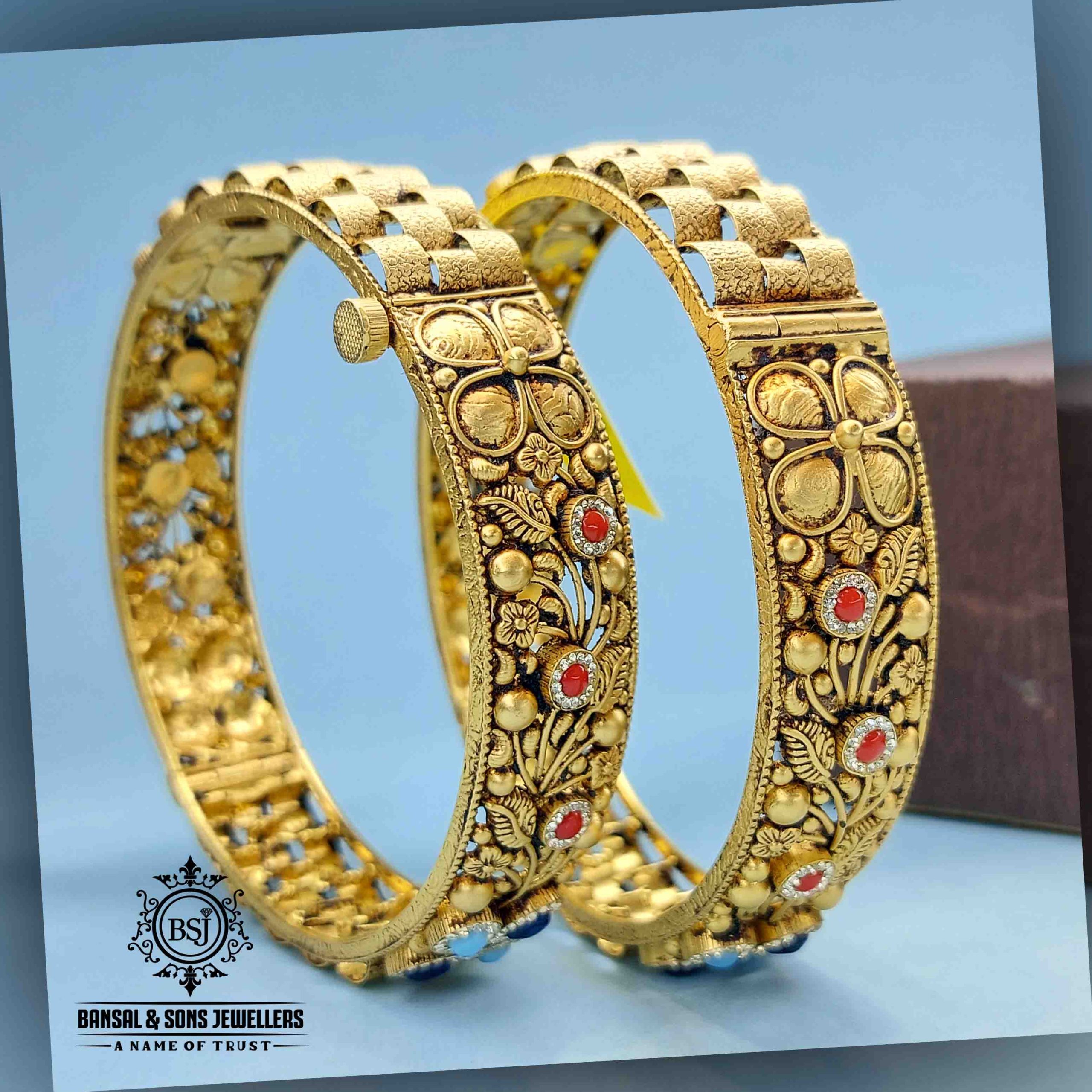 12. Antique bangle - Image 3