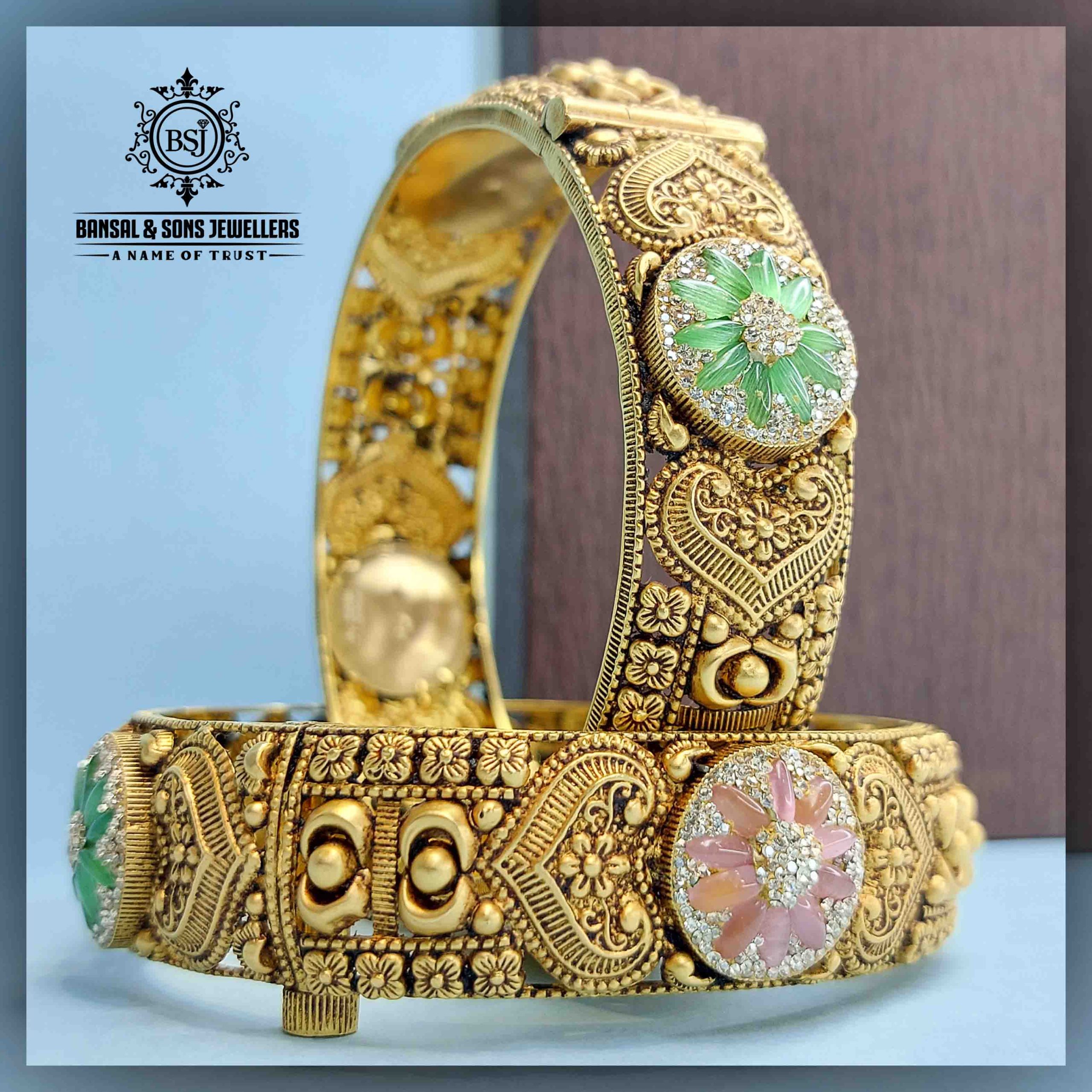 13. Antique bangle - Image 5