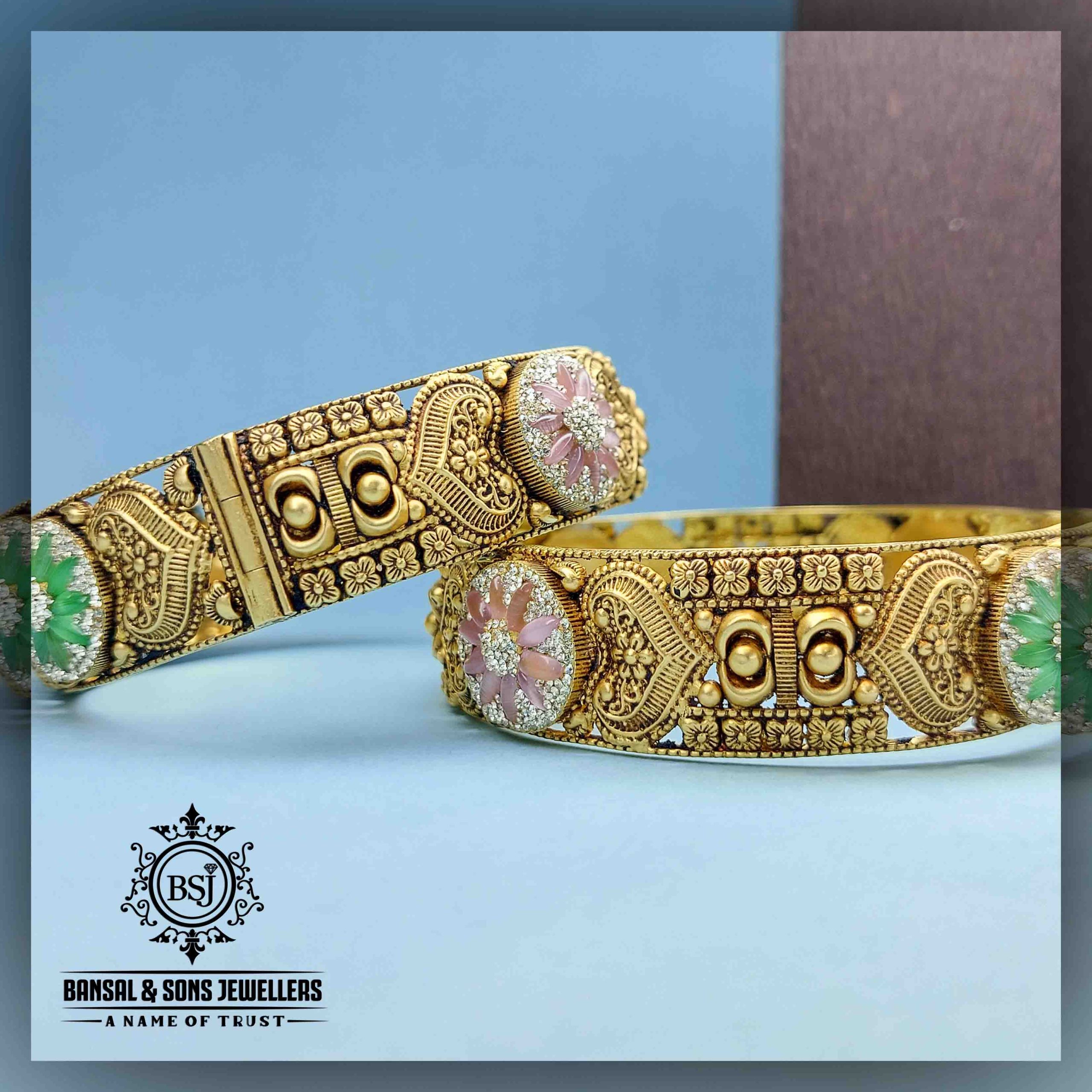 13. Antique bangle - Image 2