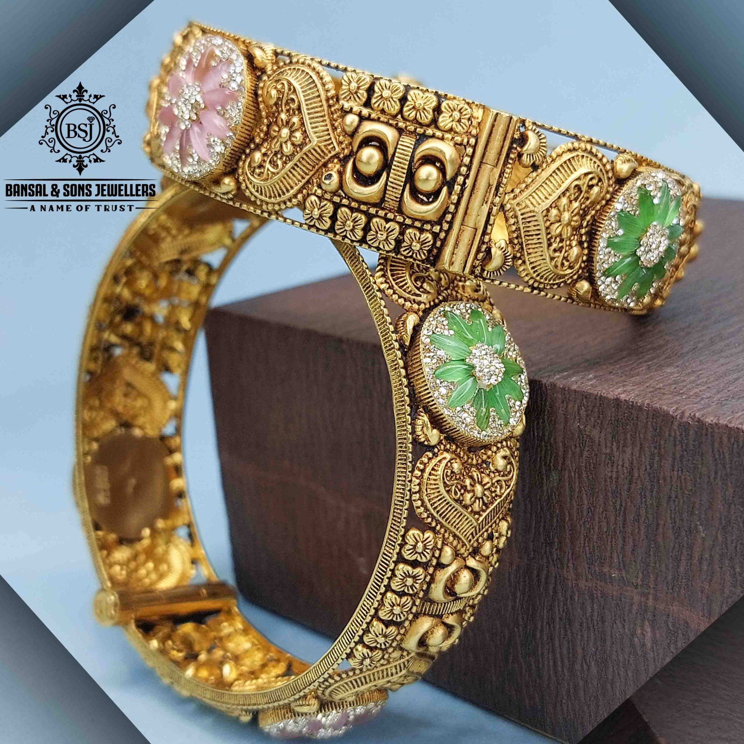 13. Antique bangle - Image 3
