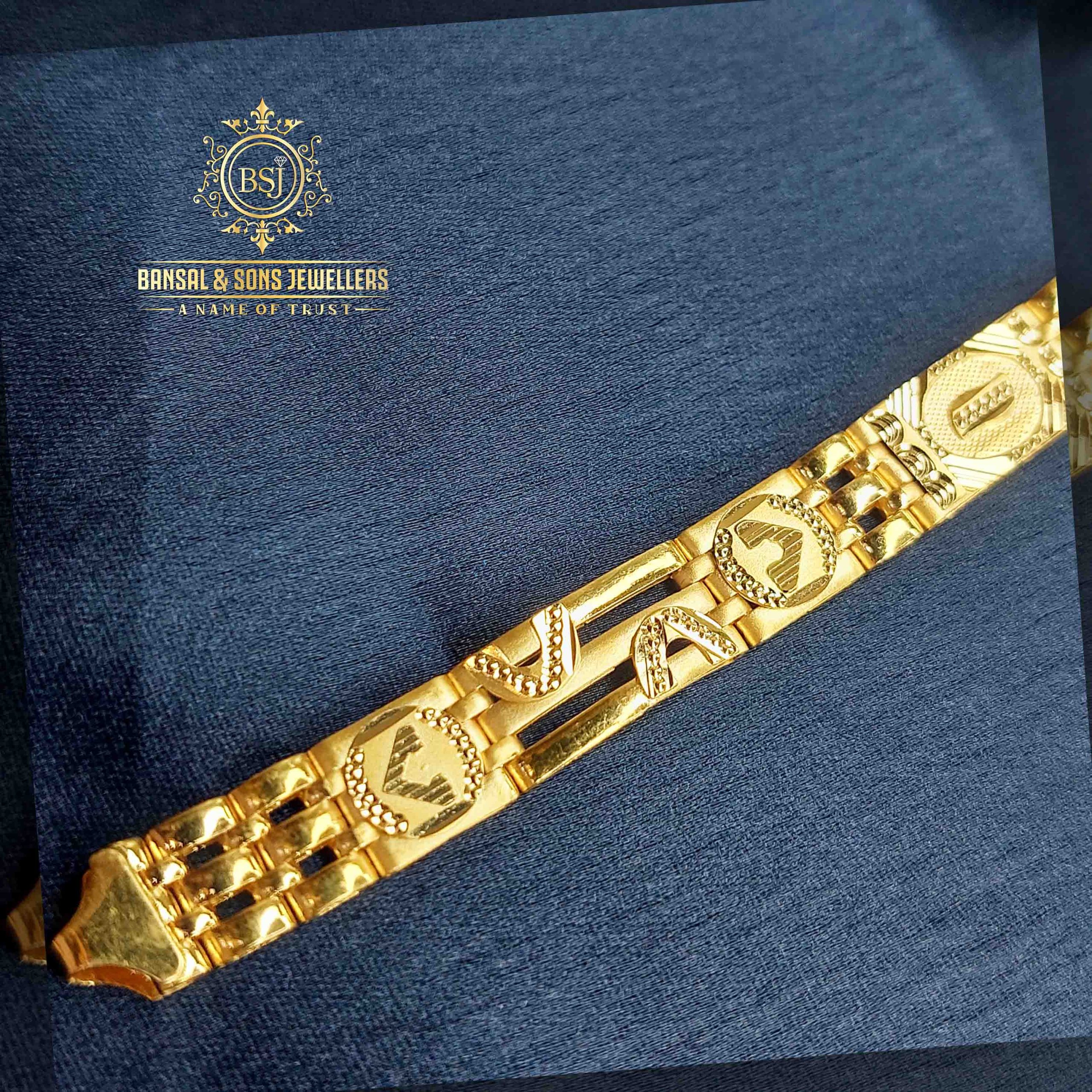 8. Gold gents bracelet - Image 2