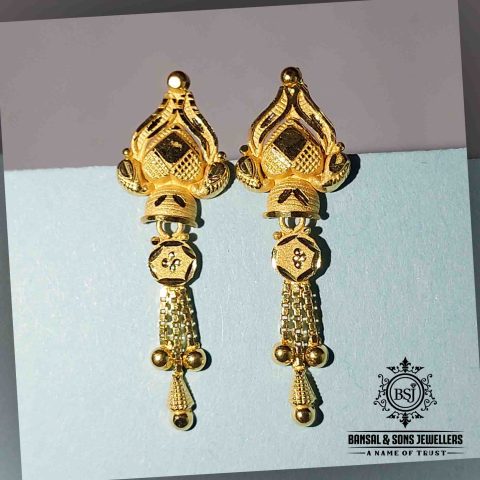 27. Gold earring