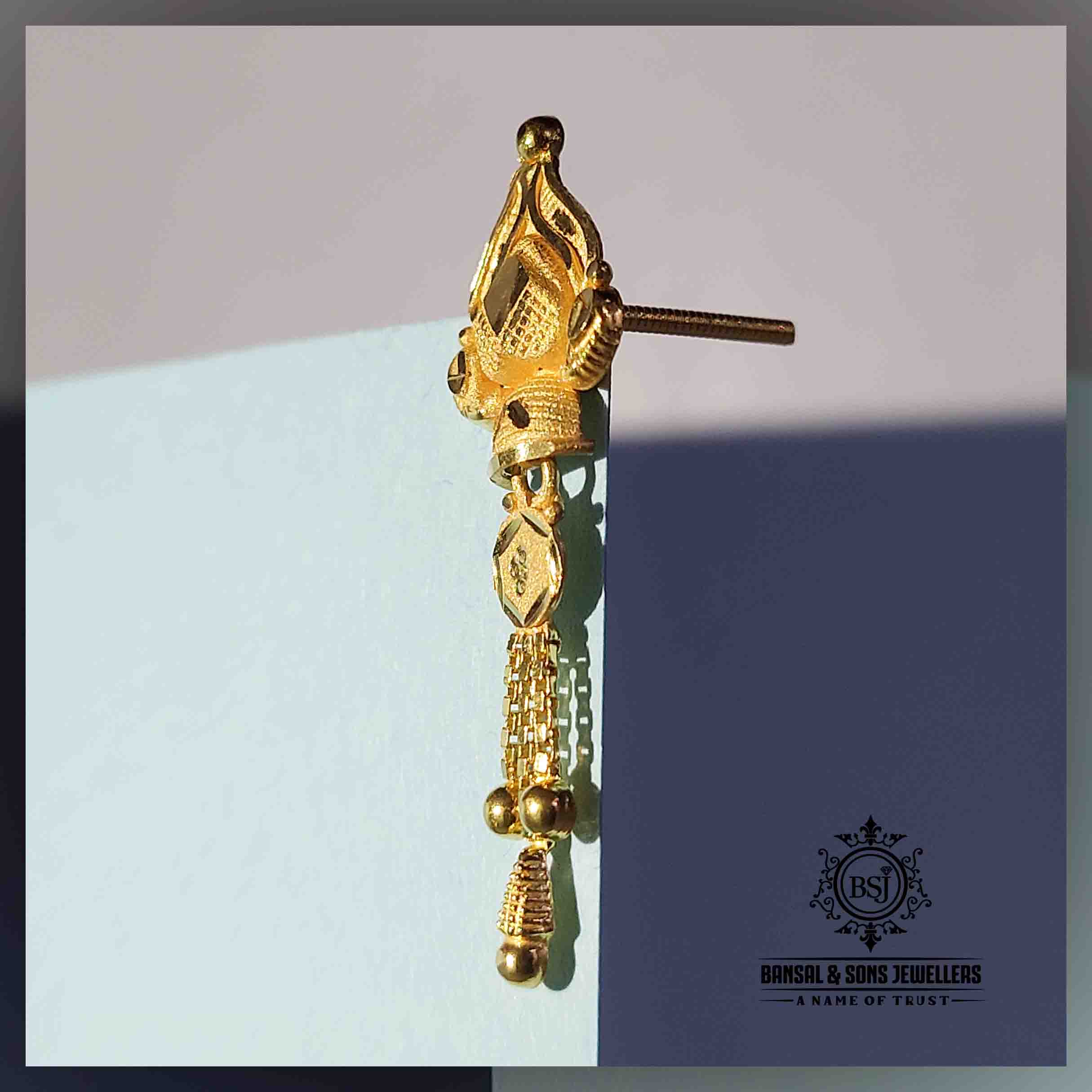 27. Gold earring - Image 3