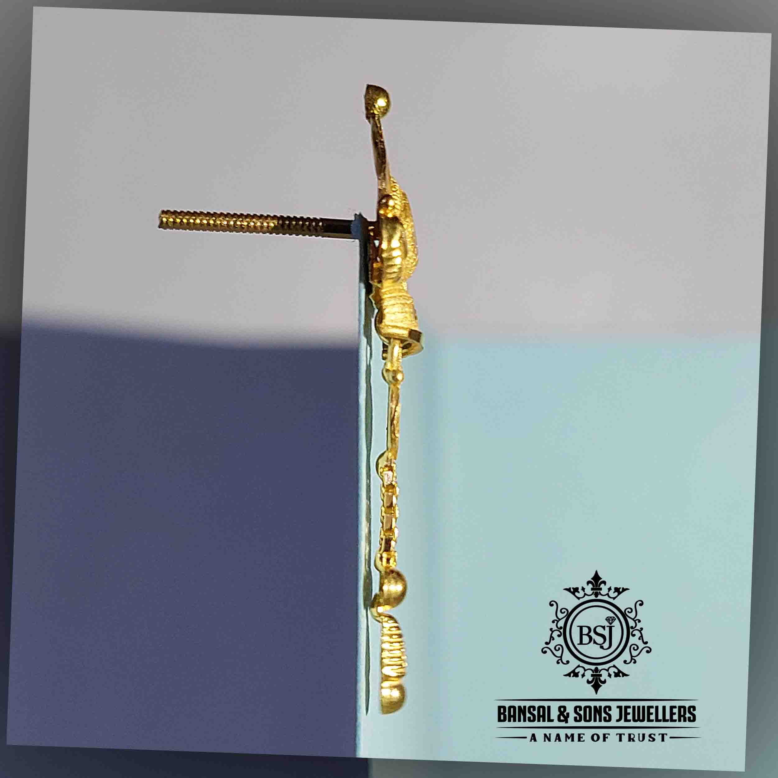 27. Gold earring - Image 4