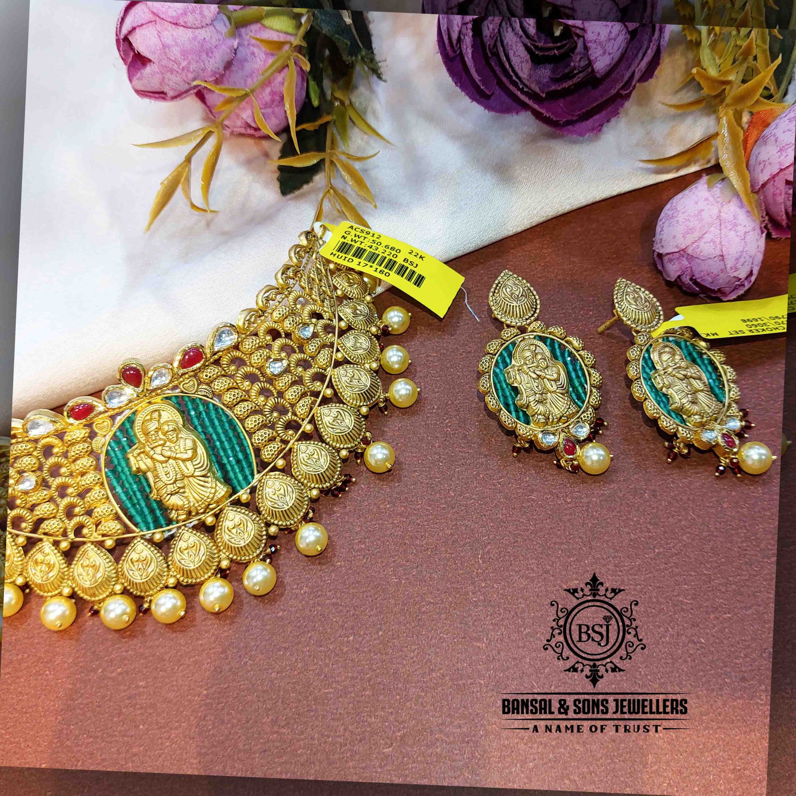 31. Antique choker set